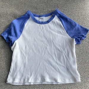 Aritzia TNA HomeStretch™ Crew Waist Raglan T-Shirt - Blue & White Size L